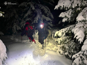 Рятувальна операція в Карпатах: туриста з Дніпра повернули з засніжених вершин