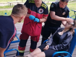 Криворізькі правоохоронці допомогли 19-річній дівчині при епілептичному нападі