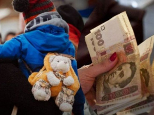 Виплати ВПО, фото з відкритих джерел 