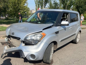 У Кривому Розі поліцейські затримали чоловіка, який на викраденому автомобілі скоїв наїзд на літню жінку