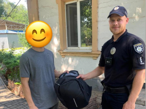 Патрульні Кривого Рогу повернули містянину загублений рюкзак із речами та документами