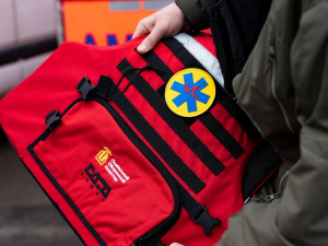 Захищають на медичному фронті: медики станції екстренної допомоги Дніпропетровщини отримали бронежилети