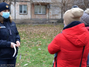 Основні причини пожеж: у Кривому Розі надзвичайники провели профілактичні бесіди із мешканцями