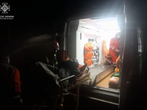 Криворізькі вогнеборці врятували двох людей з палаючої квартири: подробиці