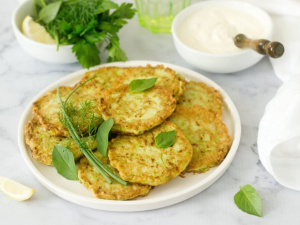 Рецепт оладок з авокадо: приготувати може навіть дитина