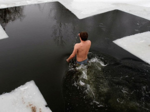 Занурення в ополонку, фото з відкритих джерел 