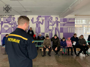 Криворізькі рятувальники проводять інформаційно-роз’яснювальні бесіди із ВПО