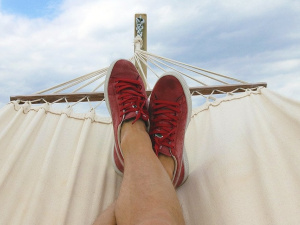 На часі чи ні: психологиня пояснила, чи можна розважатися під час війни (відео)