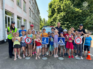 Шкільні офіцери поліції спільно з рятувальниками проводять профілактичні бесіди з криворіжцями