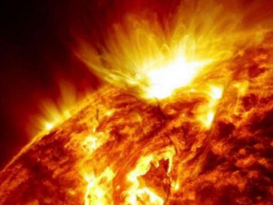 Фото ілюстративне сонячної поверхні з відкритих джерел  