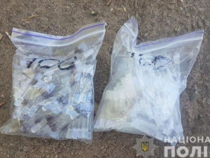 Минулої доби правоохоронці вилучили наркотики у двох криворіжців