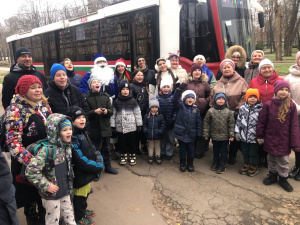 Вулицями Кривого Рогу разом зі Святим Миколаєм: у місті відбулася святкова трамвайна екскурсія 