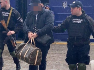 Поліція затримала дніпрянина, який заробляв на сексуальній експлуатації жінок