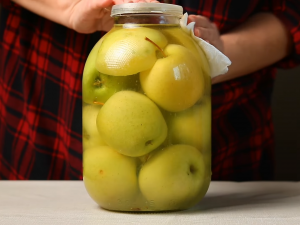 Яблука по-новому: квашення для початківців - фото скріншот з відео