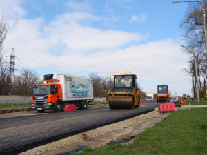 У Кривому Розі ремонтують автошляхи: у планах дорога на Центральне кладовище та проспект Південний 