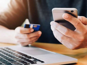 Онлайн-шахрайство, фото ілюстративне 