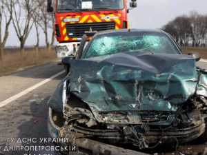 На Криворізькому шосе сталося зіткнення трьох легковиків