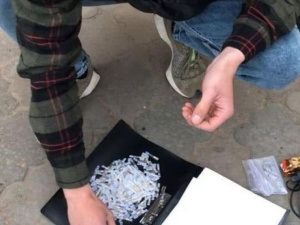 У мешканця Кривого Рогу поліція вилучила більше 200 трубочок із метамфетаміном
