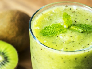 Готуємо освіжаючий смузі з ківі та огірка – ідеальний напій для літа