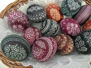 Фарбовані яйця на Великдень - фото з відкритих джерел