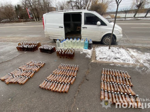 Чотириста літрів спирту та тисяча пачок цигарок: криворізькі поліцейські викрили правопорушника, який перевозив контрафакт