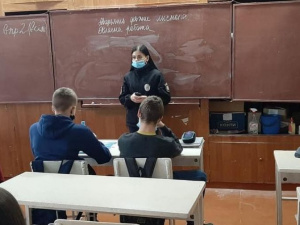 Криворізькі поліцейські навчали підлітків протидіяти насильству