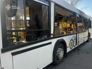 Атака по автобусу у Марганці, фото ДСНС України