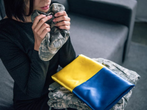 Близька людина зниклого безвісти, фото з відкритих джерел 