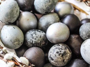 Секрети фарбування яєць у каркаде: лайфхаки