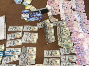 Завдали мільйонні збитки: на Дніпропетровщині мера міста та чотирьох співучасників підозрюють у корупції