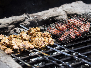 Як швидко та просто вимити шампури та гриль: корисні поради