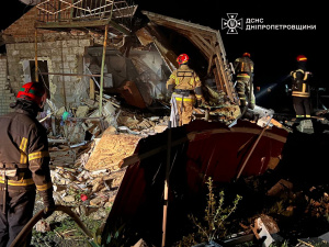 Загинула дитина, ще одну дістали з-під завалів: росіяни продовжують обстрілювати громади Дніпропетровщини
