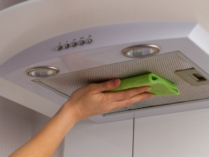 Чим почистити витяжку на кухні, не використовуючи хімічні засоби – корисні поради