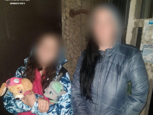 Вирішила поїхати до тітки, поки мама спить: у Кривому Розі патрульні виявили дівчинку