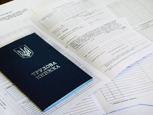 Як підтвердити робочий стаж, якщо трудова книжка залишилася в окупації: роз’яснення