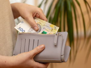 Кому соціальні виплати продовжили автоматично, а хто має подати документи наново? (КОРИСНО)