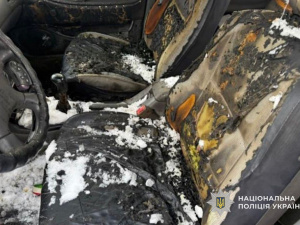 Підпалив автівку через ревнощі: на Дніпропетровщині чоловік переховувався від поліції