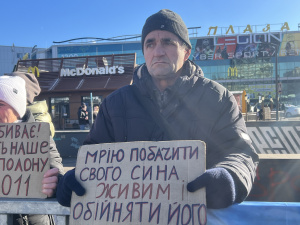 Ми живемо, а вони виживають: у Кривому Розі відбулася щотижнева акція на підтримку українських військовополонених