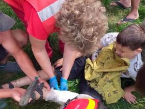 У Металургійному районі на дитячому майданчику хлопчик пробив ногу