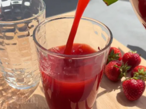 Корисний освіжаючий морс із заморожених і свіжих ягід: простий рецепт