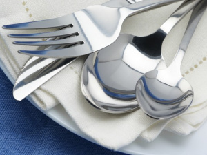 Як повернути блиск столовим приборам з нержавіючої сталі: поради