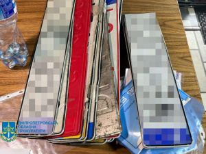 продаж гуманітарних машин для ЗСУ, фото Дніпропетровської обласної прокуратури