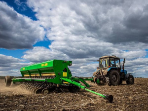 На Дніпропетровщині триває посівна озимих культур – засіяли майже половину запланованих площ