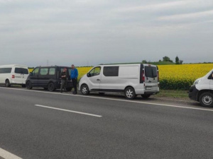 Поліцейські офіцери Дніпропетровщини допомогли мешканцям Бахмута евакуюватися