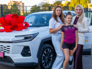 Рінат Ахметов подарував автомобіль юній гімнастці Олександрі Паскаль