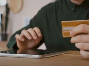 Банківські операції, фото з відкритих джерел 