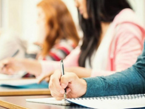 Цього року на Дніпропетровщині майже 18 000 одинадцятикласників випустяться зі шкіл