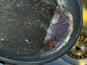 Чому не можна зливати олію в раковину - фото з відкритих джерел