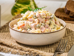 Олівʼє в тарілці - фото з відкритих джерел