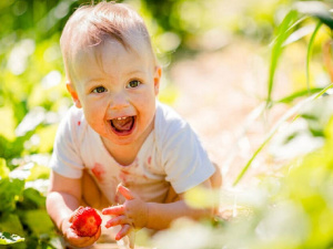 Як відіпрати плями від полуниці: корисні поради